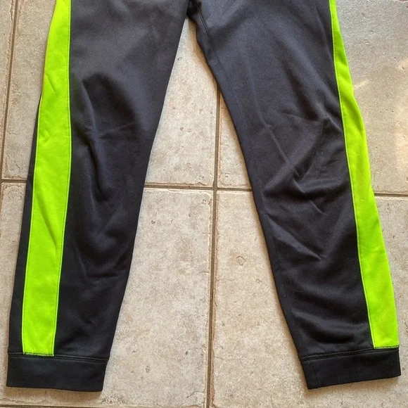 Old Navy Active Go-Dry boys track pants - Picture 3 of 12